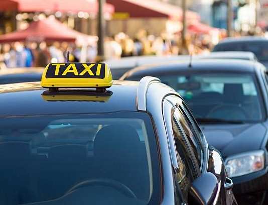 A Visual Journey from Makkah to Jeddah by Taxi